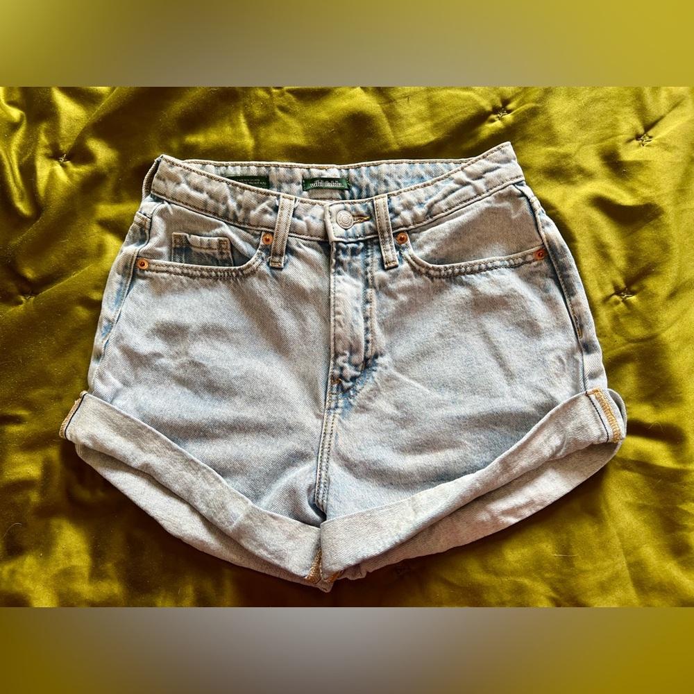 Wild Fable Highest Rise Mom Shorts Light Wash Size 00